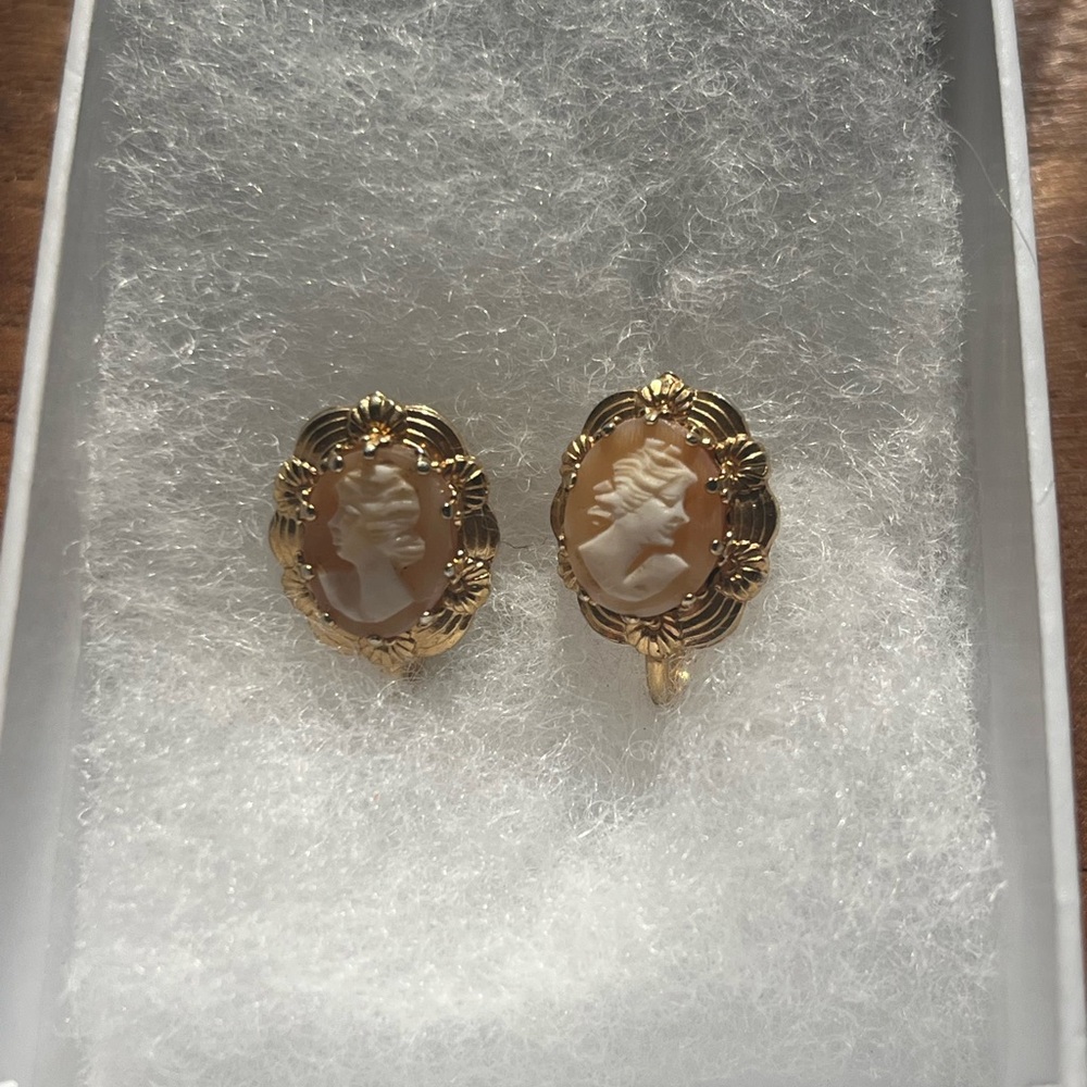 Elegant Vintage Gold Cameo Earrings